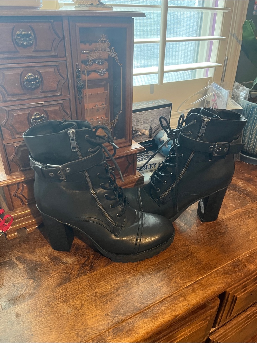 Women's Black Lace-Up Chunky Heel Ankle Boots